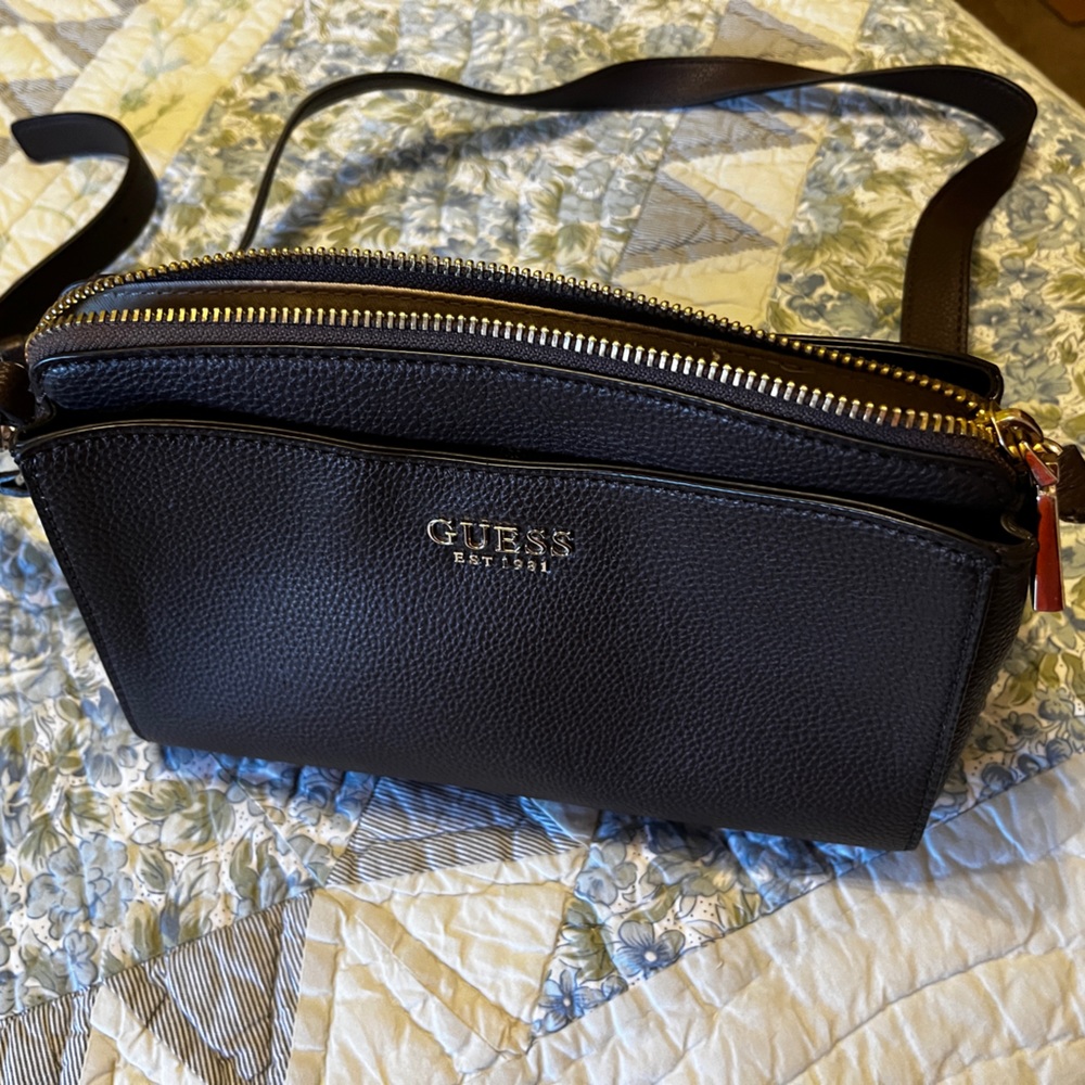 Brown Guess Crossbody/Shoulder bag.